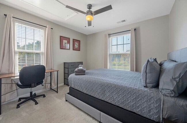 Building Photo - 337 Roche Dr