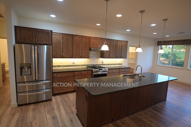 Building Photo - Beautiful custom-built 3 bed, 1 office, 2 bath, 2 car garage in Sequim
