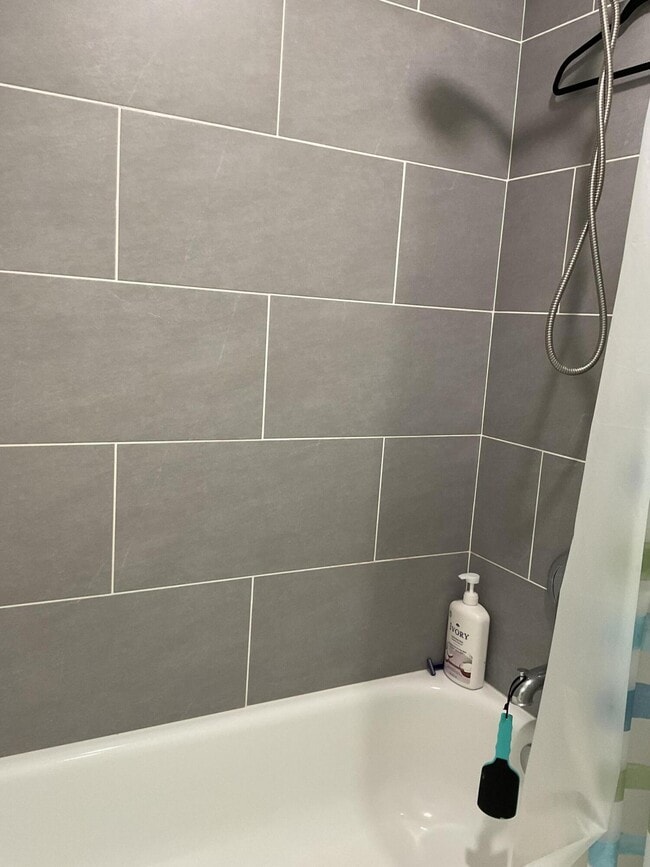 Building Photo - 473 Capri G