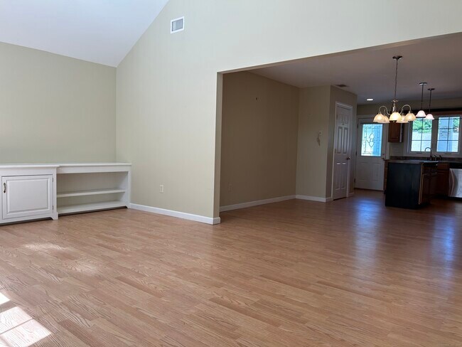 Building Photo - 9 River Walk Dr
