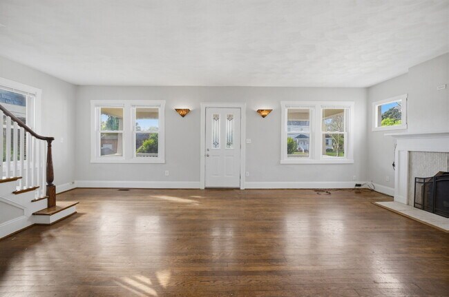 Building Photo - GORGEOUS 4 BED, 2.5 BATH HOME FOR RENT IN NORFOLK!