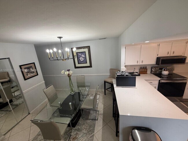 Building Photo - 1569 Shaker Cir