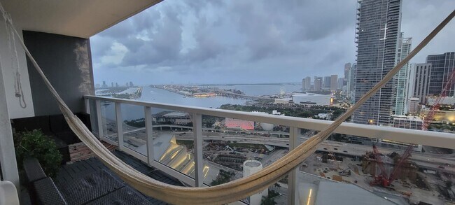 Balcony (Share) - 90 NE 17th St