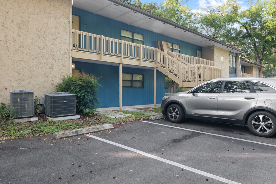 Building Photo - 2811 SW Archer Rd