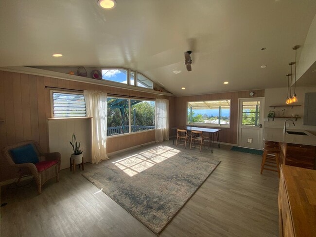Building Photo - Charming Vintage 3-Bedroom, 1-Bath Home in Waimea