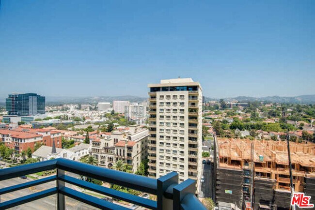 Building Photo - 10776 Wilshire Blvd