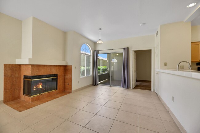 Building Photo - Downstairs 2 bedroom condo in Green Valley