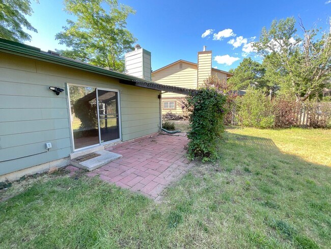 Building Photo - 4 Bedroom Home Available Near E Cheyenne M...