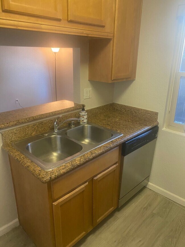 Building Photo - Santa Ana Junior 1 Bedroom 1 Bath Condo - Ground Floor - Gated - Pool/Spa