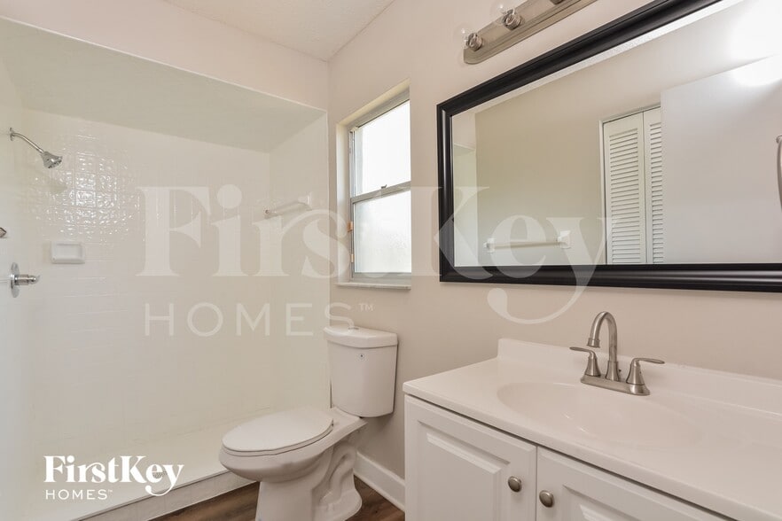 Building Photo - 833 Pine Forest Trail W