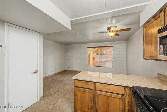 Building Photo - 55 N Cherry Ave
