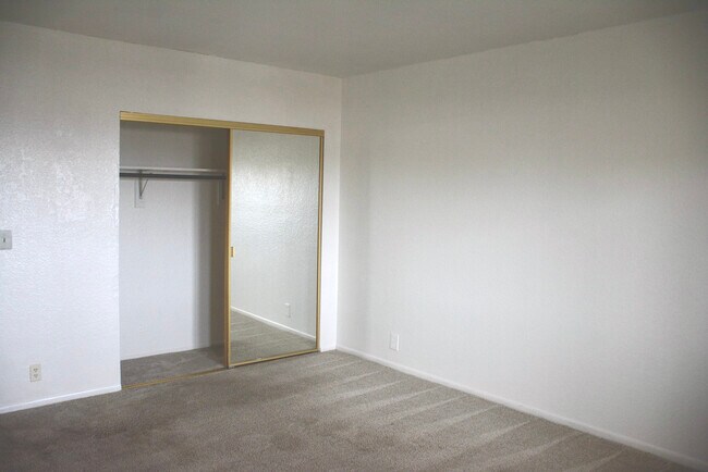 Building Photo - 2101 E 21ST St