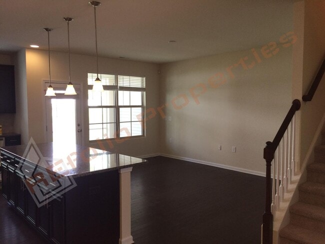 Building Photo - Beautiful 3 bedroom 2.5 Bath  Townhome w/ 1-Car Garage in Weatherfield, Cary. May 7th!