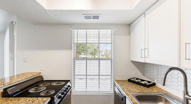 Building Photo - 12902 Brant Rock Dr