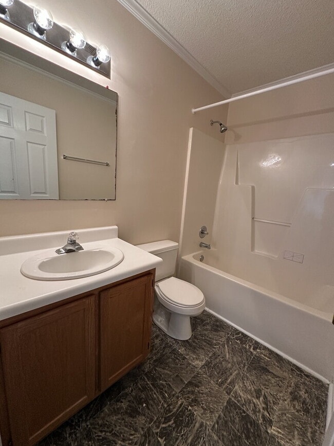 Building Photo - 133 Glenwood Dr