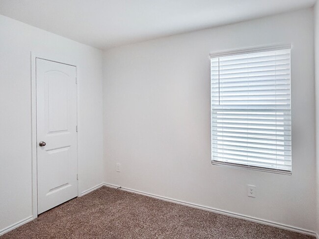 Building Photo - Modern 3-Bed Seguin Home on Greenbelt