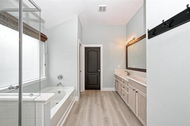 Building Photo - 3618 Hera Dr