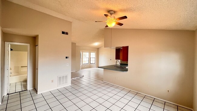 Building Photo - Lovely 3 bedroom, 2 bath in Deltona
