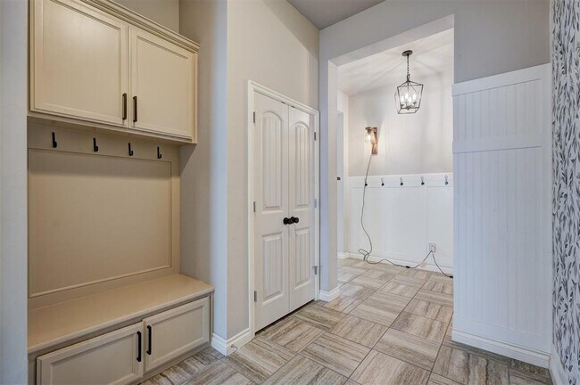 Building Photo - 12490 Native Hill Dr