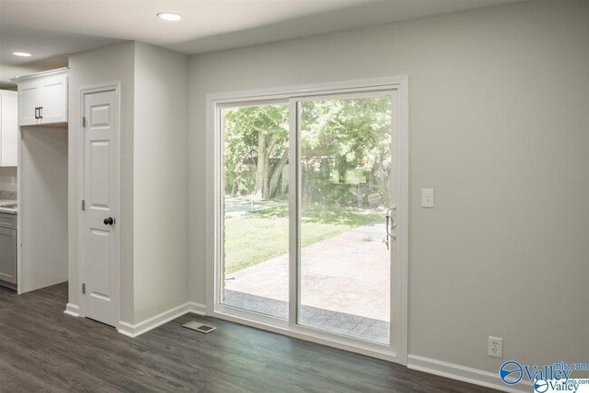 Building Photo - 3508 Lois Ln NW