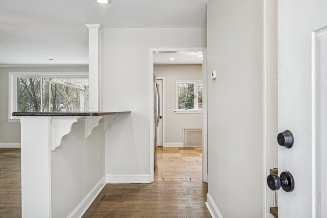 Building Photo - 68 Valley Rd