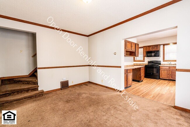 Building Photo - 114 W 2nd St