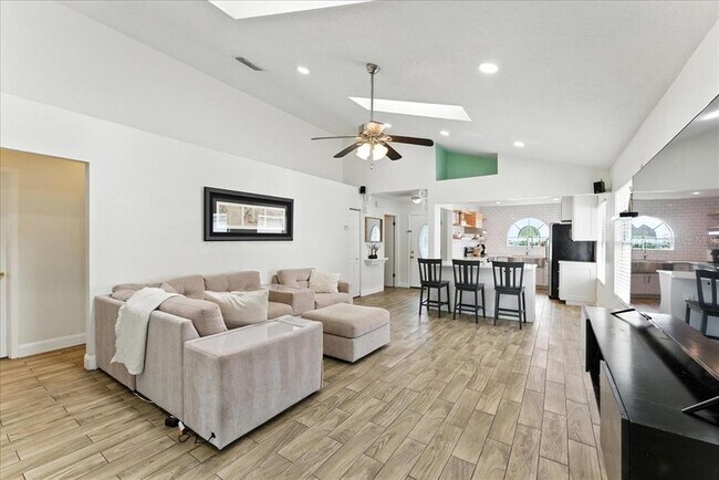 Building Photo - 174 Edgewater Cir