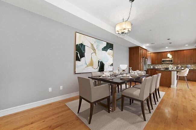 Building Photo - 350 W 2nd St