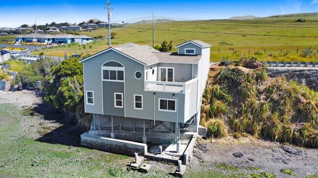 Building Photo - 625 CA-1