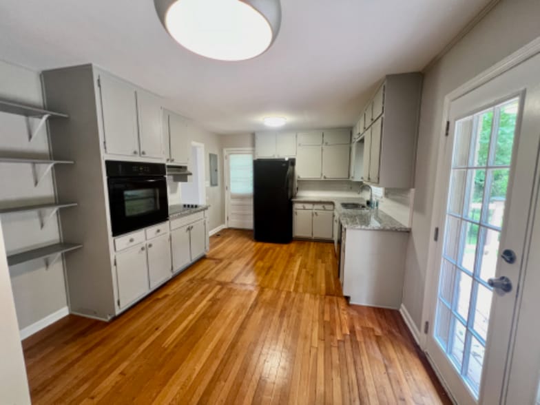 Building Photo - 3534 Maryvale Dr