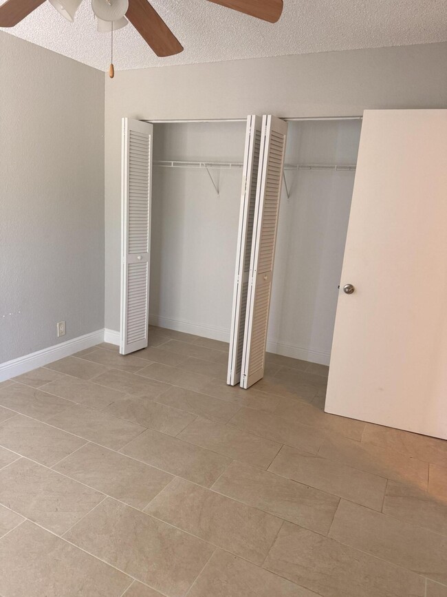 Building Photo - 1440 Lake Crystal Dr