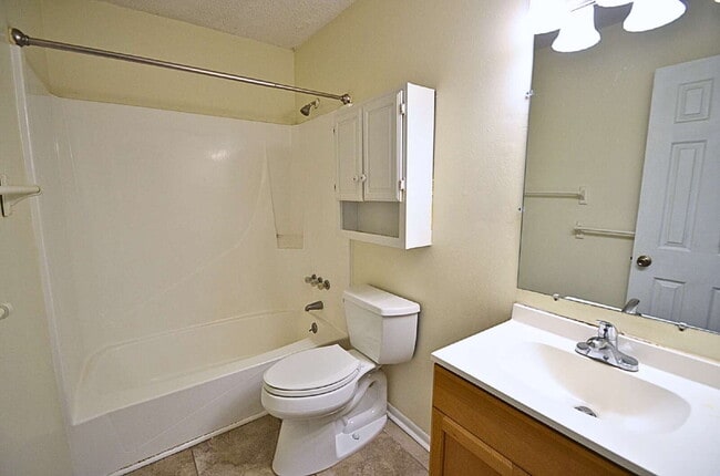 Building Photo - MOVE-IN SPECIAL: $300 OFF FIRST MONTH'S RENT!!