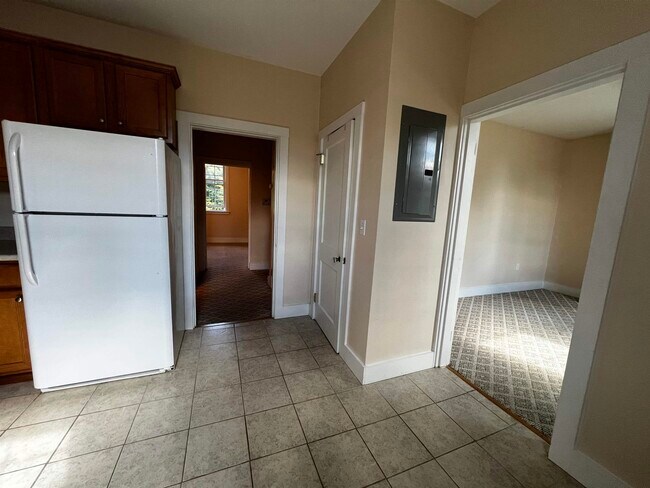 Building Photo - 9 Forest St