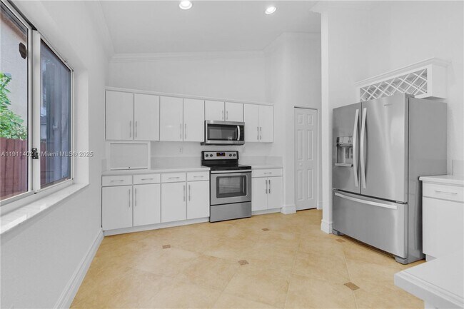 Building Photo - 5334 NW 111th Ct