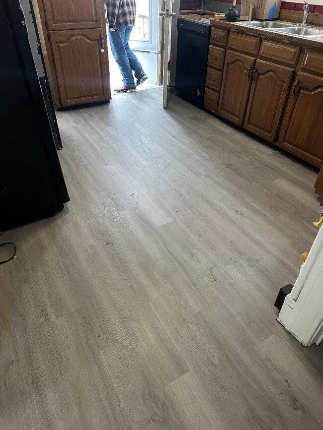 Building Photo - 454 Augustine St