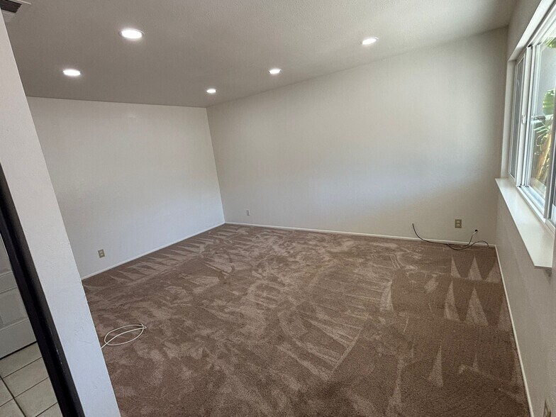 Building Photo - 2888 Whittington Dr