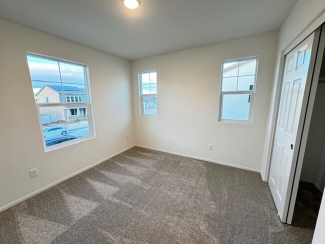 Building Photo - Newly built 5 + 3 With Solar! $4000/Month
