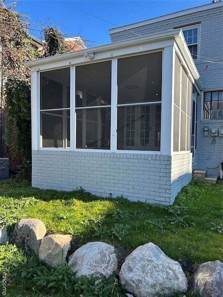 Building Photo - 26085 Humber St