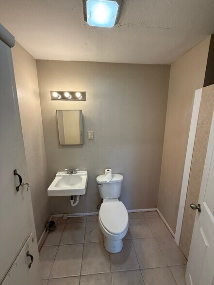 Building Photo - 1907 Oklahoma St