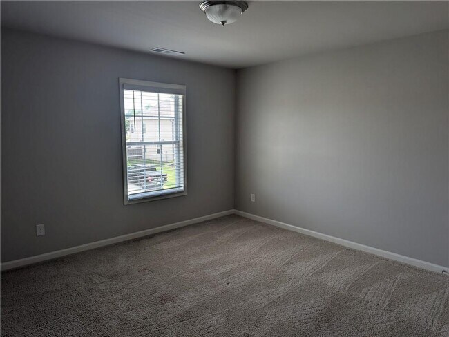 Building Photo - 4325 Altona Pl