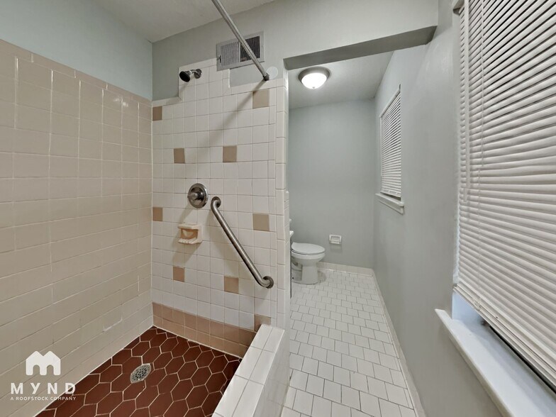 Building Photo - 6035 Devon Cir