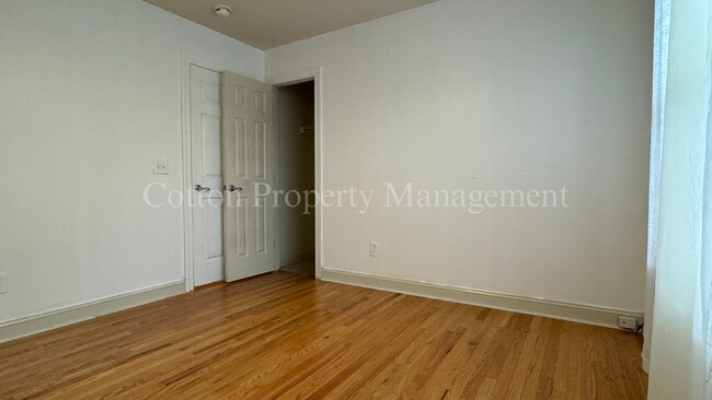 Building Photo - 4BR/3BA Well appointed home in the gated c...