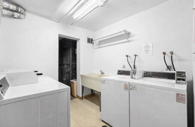 Building Photo - 1100 E Randville Dr