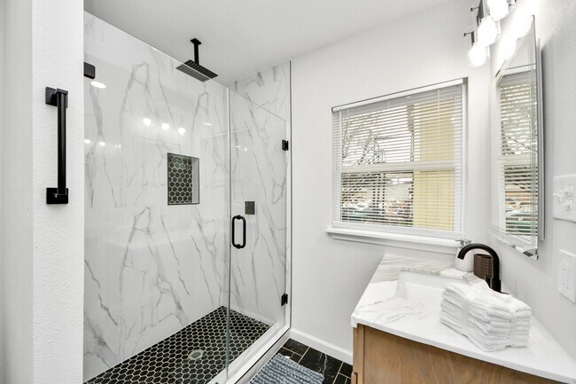 Building Photo - 2811 Winbern St