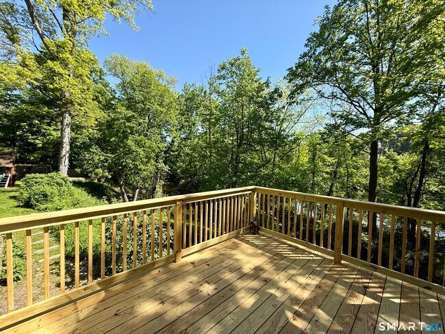 Building Photo - 154 Silvermine Ave