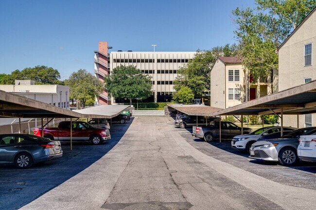 Building Photo - 8702 Village Dr