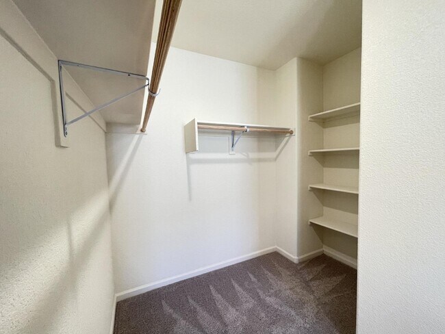 Building Photo - BHCRENT.COM 3 bed 2 bath 2 car garage, gat...