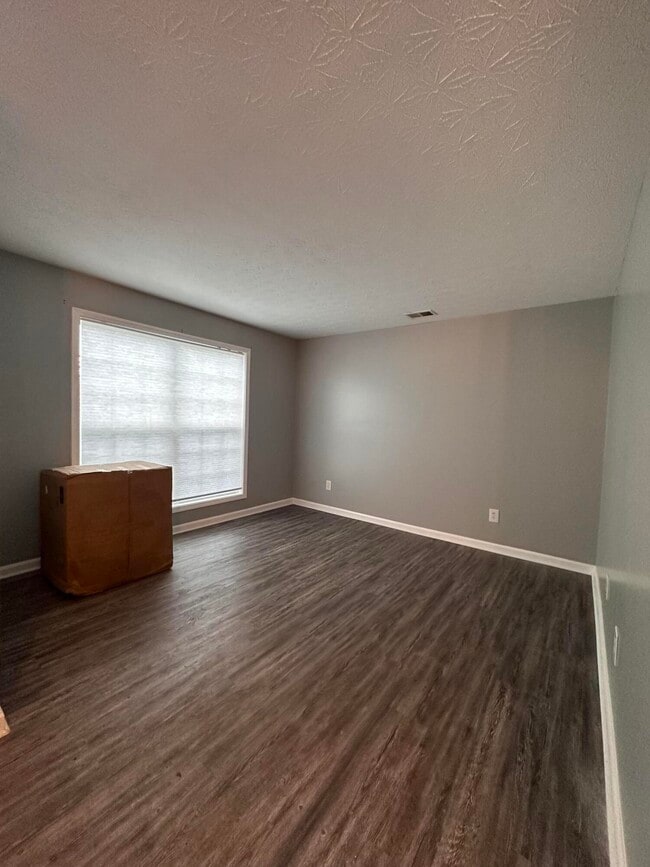 Building Photo - 508 Newbury Way