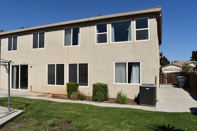 Building Photo - 11079 Malibu Ave