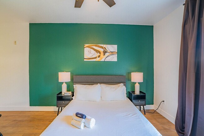 Building Photo - 6610 N 93rd Ave